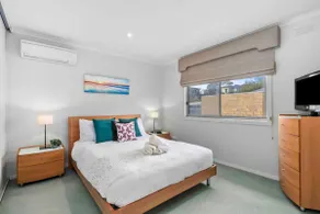 Peacehaven- walk to beach, shops. Parking, aircon - Image 4