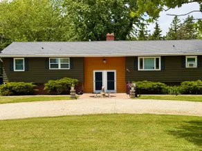 Beautiful 2 Bedroom Duplex - Image 2