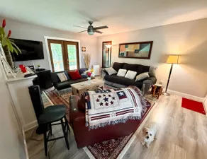 Beautiful 2 Bedroom Duplex - Image 3