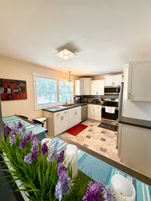 Beautiful 2 Bedroom Duplex - Image 5
