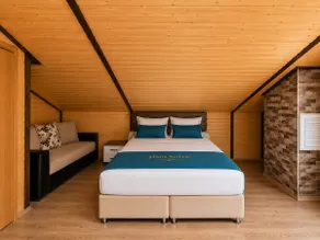 Penthouse Suite with Lake View - Image 2