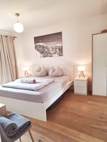 Central, quiet & stylish with mountain panorama + garden - Image 3