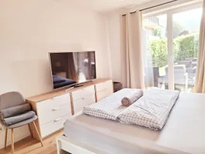 Central, quiet & stylish with mountain panorama + garden - Image 5