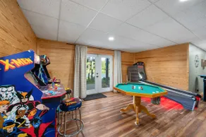 Waterfront Log Cabin | Kayaks, Arcade & Sleeps 12 - Image 4