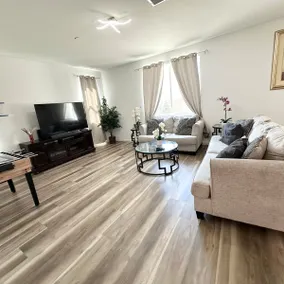 2024Gorgeous home 6 bedrooms house in Elk Grove - Image 2