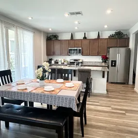 2024Gorgeous home 6 bedrooms house in Elk Grove - Image 4