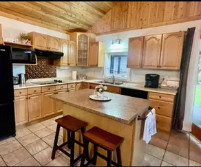 Lake View Cottage w/dock on LAKE ISLE AB -kayak & canoe, fireplace, 45min to Edm - Image 3