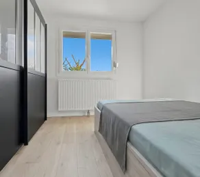 Bright two-room apartment with balcony & private parking - Image 3