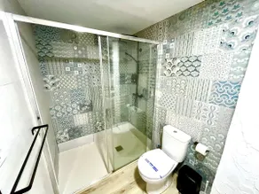 Newly renovated, between the beach and downtown 2 - Image 4