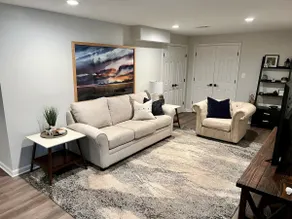 Stylish Basement Apartment With Garden View - Image 5