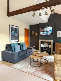 Penthouse Retreat - 2 bed flat, sleeps 4 - Brampton Town Centre, Hadrians Wall - Image 5