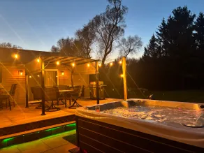 Immersed in Nature, Hot Tub, Sleeps 9, EV Charger - Image 4