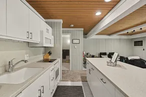 Prime Location! 3 Bed Schuss Mountain Condo w/Pool - Image 4