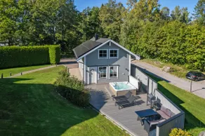Spa cabin with jacuzzi and firewood sauna - Image 2