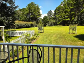 Shiloh-Serene. Private. King bed. Close to airport - Image 3
