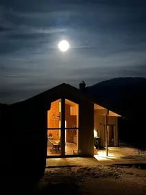 Cabin in beautiful nature and close to the glacier - Image 3