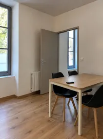 Apartment-Apartment-Ensuite with Shower - Image 3