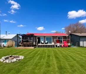 Lake Erie Waterfront Retreat | Fire Pit & Sunsets - Image 4
