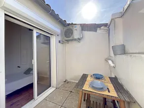 Place Wilson – Charming Air-Conditioned Studio with Deck - Image 3