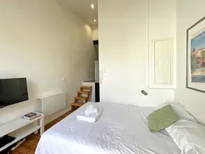 Place Wilson – Charming Air-Conditioned Studio with Deck - Image 5