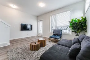 Spacious 3 BR Corner Townhome in Evanston Park! - Image 4
