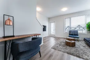 Spacious 3 BR Corner Townhome in Evanston Park! - Image 5