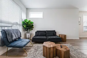 Spacious 3 BR Corner Townhome in Evanston Park! - Image 2