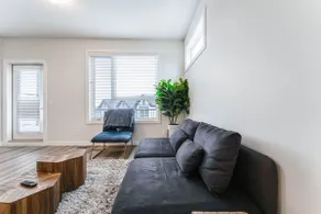 Spacious 3 BR Corner Townhome in Evanston Park! - Image 3