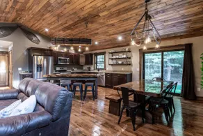 Caribou Crossing 5 bed cabin 10 min from Dells - Image 4