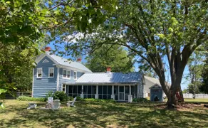 1891 Coastal Charmer: fully renovated farmhouse  - Image 2