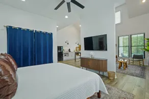 Hamilton Studio (NO Cleaning Fee) - Image 4