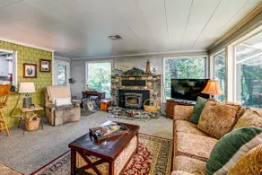 Outdoor Adventure: Tranquil Creekside Retreat - Image 3