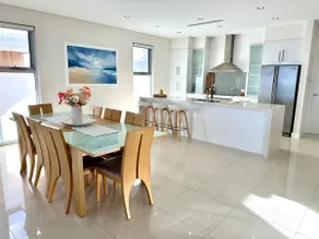 Luxury Seaside Getaway - Image 4