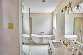 Adorable, Relaxing Cottage with King Bed!! - Image 4