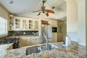 Adorable, Relaxing Cottage with King Bed!! - Image 2