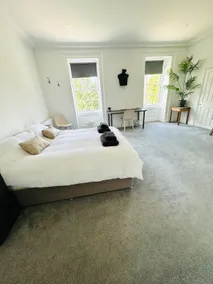 Huge flat with parking, perfect base for exploring - Image 4