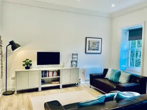 Huge flat with parking, perfect base for exploring - Image 3