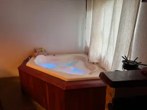 Chalet - Hidden Waterfall 2 - Hot tub/breakfast - Image 4