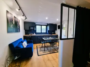 Modern Studio with Free Parking - Image 2