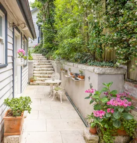 The Bath House - Cozy Luxe Garden Cottage near CBD - Image 2