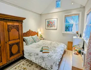 The Bath House - Cozy Luxe Garden Cottage near CBD - Image 5