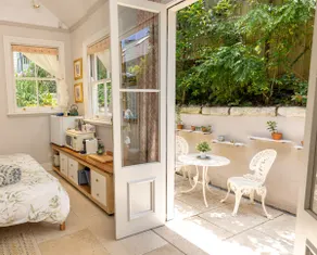 The Bath House - Cozy Luxe Garden Cottage near CBD - Image 3