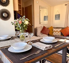 F43 Superior Sleeps 6 Free Parking 2 Showers - Image 3
