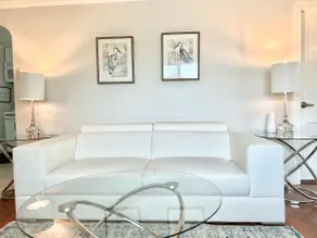 A Cozy Cottage Close to Beach and Downtown - Image 3