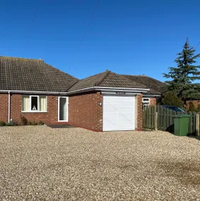 Simla Bungalow, Tetney, Spacious Parking, Private Garden - Image 5