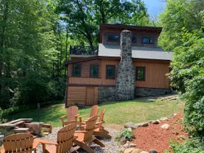 Charming Cozy Rustic Cabin in the Woods - Image 3