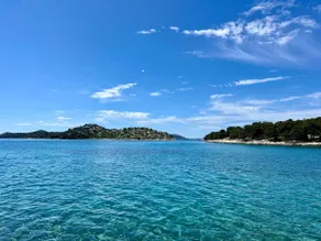 No centro, perto da marina e da praia - Image 4