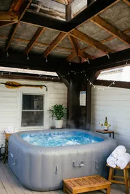 Fall Lakeside Retreat, Prince EdwardCounty-Hot Tub - Image 3