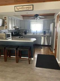 Relaxing  Delavan home across street from lake sleeps 10, 4 bedrm.Dogs welcome! - Image 2