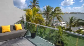 A villa and dock in the hotel area - Image 5